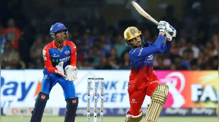 IPL 2024, RCB vs DC: आरसीबी के घर में इंदौरी खिलाड़ी का धमाल, जड़ दिया सीजन का पांचवां अर्धशतक