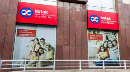Kotak Mahindra Bank: कोटक महिंद्रा बैंक ने अकाउंट से जुड़े चार्ज में किया बदलाव, जानें- ATM से कैश निकासी की नई लिमिट