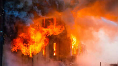 Noida Fire News: आम्रपाली जोडियक की मार्केट में दुकान के बाहर लगी आग