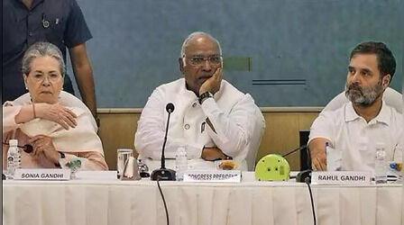Congress Meeting: आज कांग्रेस की दो अहम बैठकें, सोनिया-राहुल की भूमिका समेत कई बड़े मुद्दों पर हो सकती है चर्चा