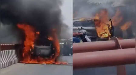 Noida: नोएडा में कार बनी आग का गोला, लोगों ने कूदकर बचाई जान, देखें Video