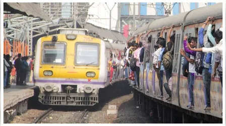 Mumbai Local Train:'मुंबई की रेलगाड़ियों में यात्रियों को जानवरों की तरह यात्रा करते देखना शर्मनाक'