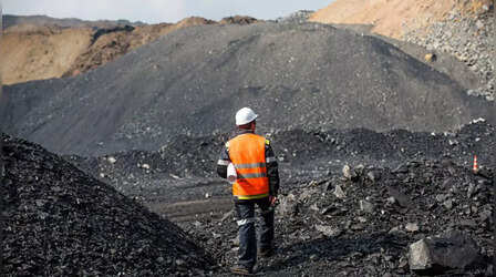 Coal India Share Price Target: शेयर में तेजी के बीच एक्सपर्ट ने बताया टारगेट, जानें BUY, SELL या करें HOLD?