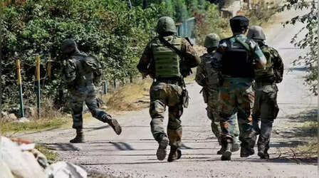 जम्मू-कश्मीर: घुसपैठ की कोशिश नाकाम, आतंकियों और सेना के बीच मुठभेड़ में एक आतंकी ढेर; पांच जवान घायल