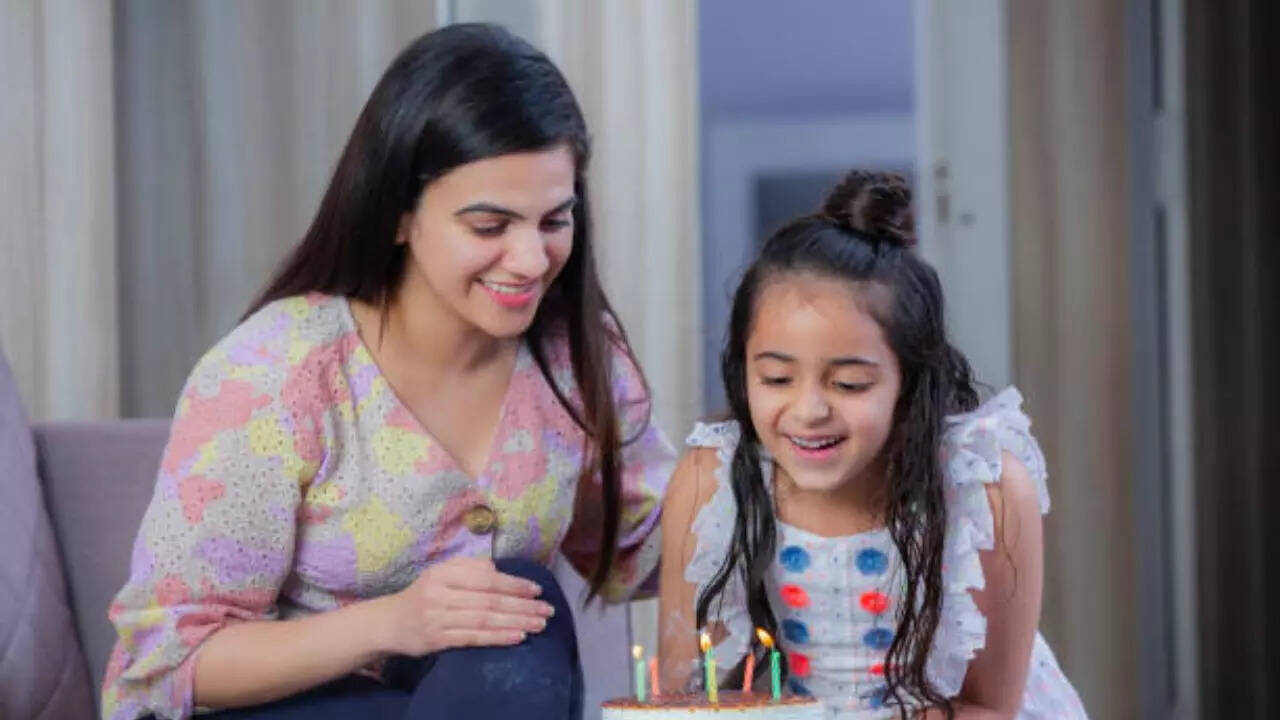 BIRTHDAY WISHES FOR DAUGHTER IN HINDI