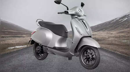 Bajaj Chetak: बजाज लेकर आई नया चेतक ब्लू, कम कीमत पर प्रीमियम से बेहतर रेंज