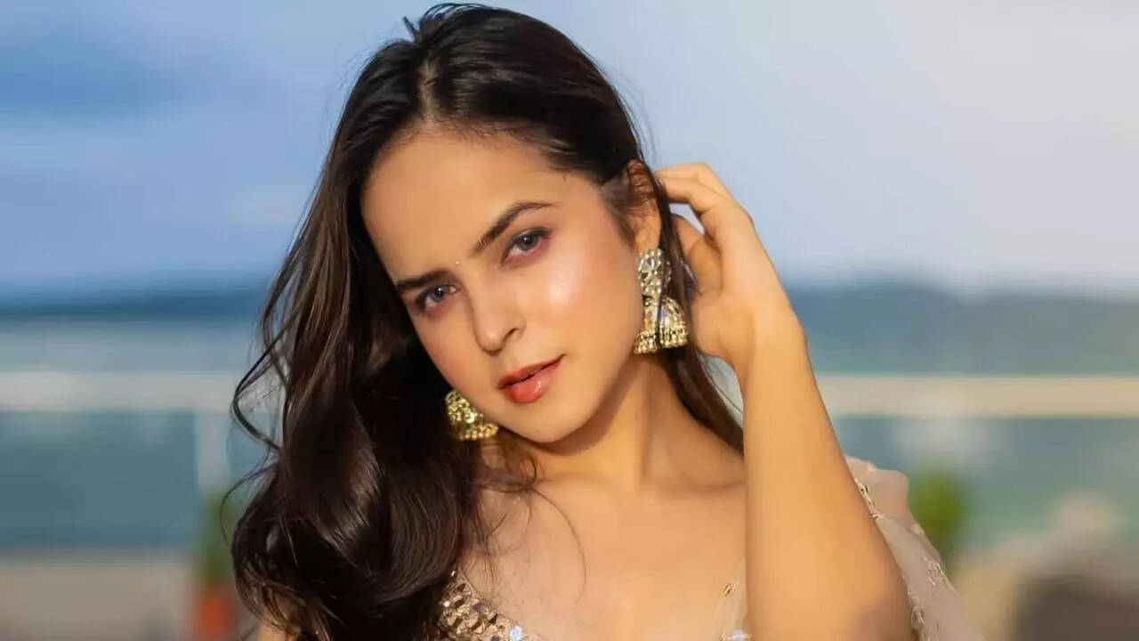 TMKOC  Star Palak Sindhwani get legal notice