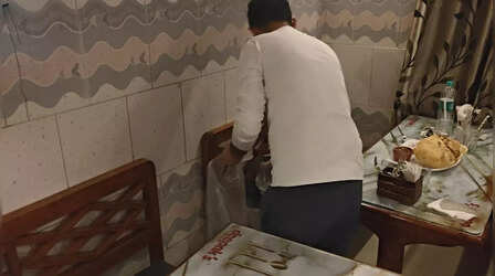 अलीगढ़ में महिला ने प्रेमी युवक पर फेंका तेजाब, कहा- 12 सालों से कर रहा था ब्लैकमेल