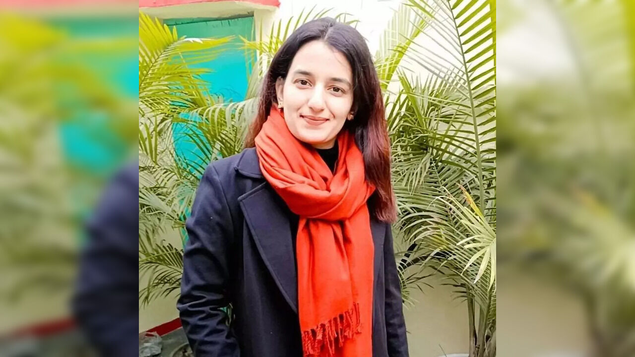 Success Story of SDM Sangeeta Raghav UP PCS Rank 2 Topper Become SDM to ...