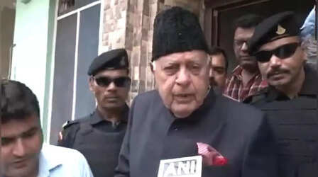 मां लक्ष्मी का जम्मू-कश्मीर के लोगों पर आशीर्वाद बना रहे, आतंकी आते रहेंगे मरते रहेंगे : फारूख अब्दुल्ला