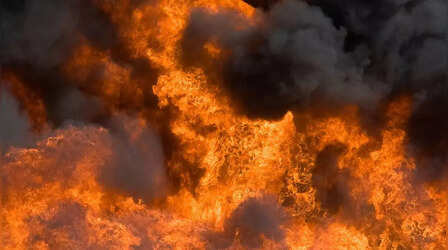 Vadodara Fire Video: कोयली में IOCL रिफाइनरी में बड़े विस्फोट से लगी आग, काबू पाने में जुटे फायर फाइटर