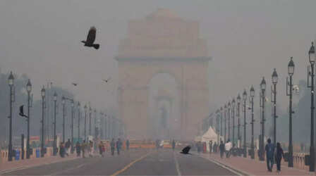 Delhi AQI: दिल्ली-एनसीआर में सांसों का संकट, लागू रहेंगे गैप-4 के नियम, 7 इलाकों का एक्यूआई 300 पार