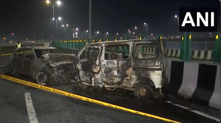 Delhi Accident: द्वारका एक्सप्रेसवे पर दो कारों में टक्कर के बाद लगी आग, एक व्यक्ति की मौत