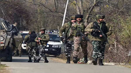 जम्मू-कश्मीर के कुलगाम में सुरक्षाबलों को मिली बड़ी कामयाबी, 5 आतंकी ढेर