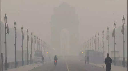 Delhi AQI Today: दिल्लीवालों को कब मिलेगी पॉल्यूशन से राहत, आज भी छाई धुंध की मोटी परत, 9 जगहों पर AQI 400 पार