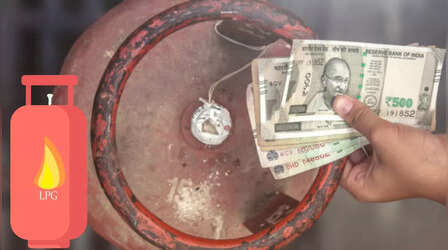 LPG Gas Cylinder: सस्ता हो गया कमर्शियल गैस सिलेंडर, नए साल के पहले दिन राहत, जानें घरेलू LPG के घटे दाम या नहीं