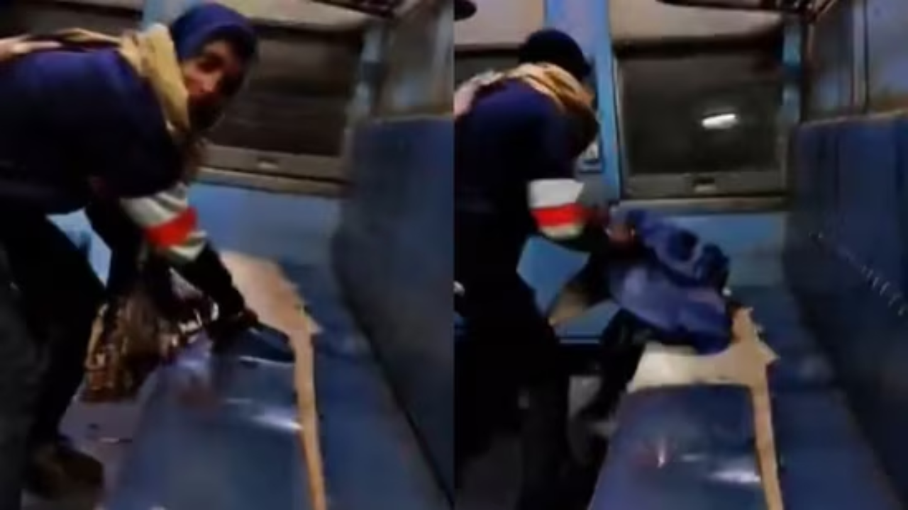 ट्रेन की सीट फाड़ता शख्स।