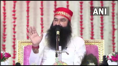 फिर बाहर आया राम रहीम, खुद हनीप्रीत लेने पहुंची जेल; 2017 से 12 बार मिल चुका है पैरोल