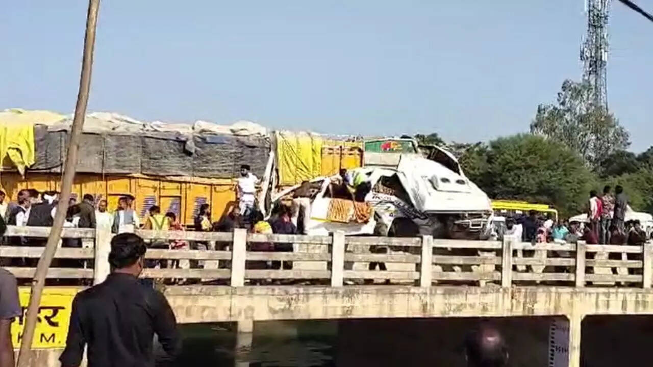 Truck Mini bus collision