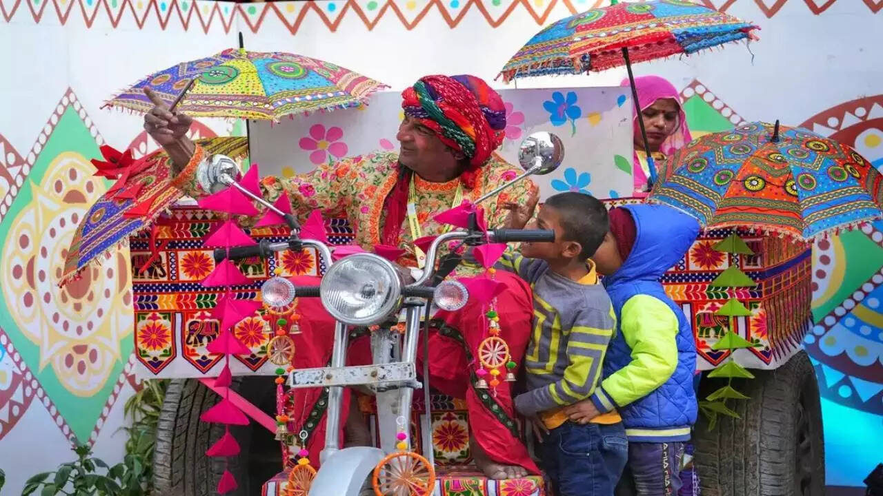 Surajkund Fair: सूरजकुंड मेले में मक्का-ज्वार से बने ‘कप’ ने किया दीवाना; चाय पीकर कप भी खा गए लोग