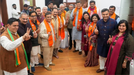दिल्ली में 20 फरवरी को शाम साढ़े चार बजे होगा शपथ ग्रहण समारोह, इस दिन होगा नए सीएम के नाम का ऐलान