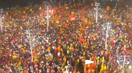 Maha Kumbh: सोमवार को 1.35 करोड़ लोग पहुंचे महाकुंभ, संगम में लगाई डुबकी