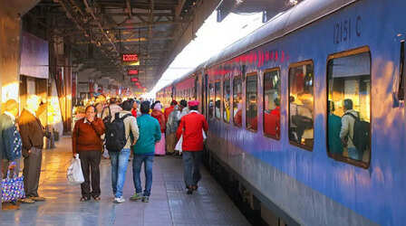 महाकुंभ जाने वाले यात्री ध्यान दें, प्रयागराज आने वाले कई ट्रेनें रद्द, इन ट्रेनों को किया गया डायवर्ट, देखें लिस्ट