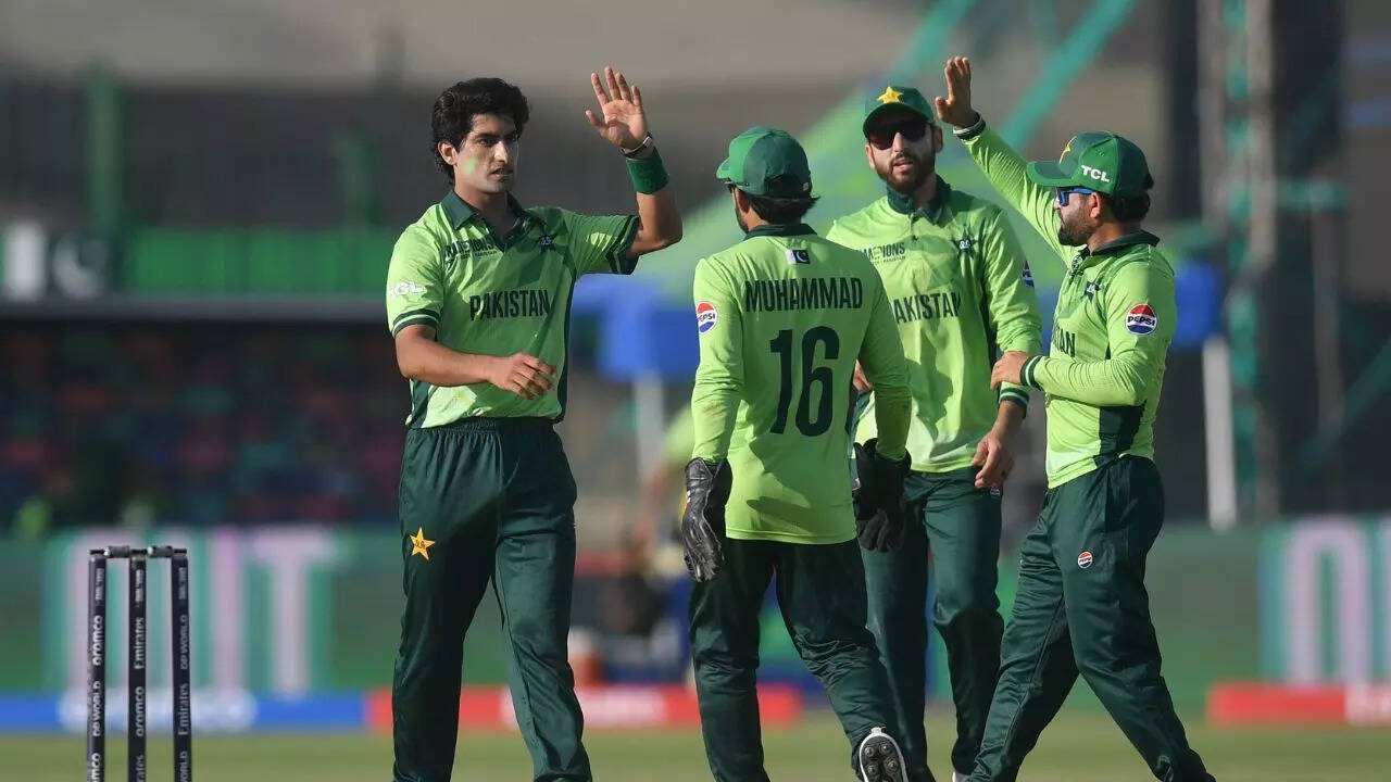 Mohammad Hafeez, Mohammad Hafeez criticised, Mohammad Hafeez Statement, Mohammad Hafeez Reaction, Mohammad Hafeez criticised Pakistan decision, injured Fakhar Zaman, Fakhar Zaman injury, Fakhar Zaman Ruled Out, Champions Trophy 2025, Champions Trophy 2025 News, Champions Trophy 2025 Updates,