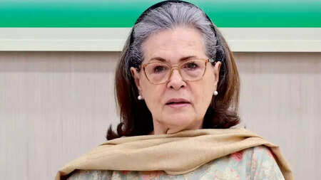 उच्च रक्तचाप की शिकायत के बाद सोनिया गांधी की शिमला अस्पताल में जांच की गई