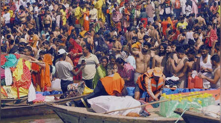 महाकुंभ में स्नान कर रहीं महिलाओं की VIDEO शेयर करने वालों पर पुलिस का एक्शन, 17 सोशल मीडिया अकाउंट्स के खिलाफ FIR दर्ज