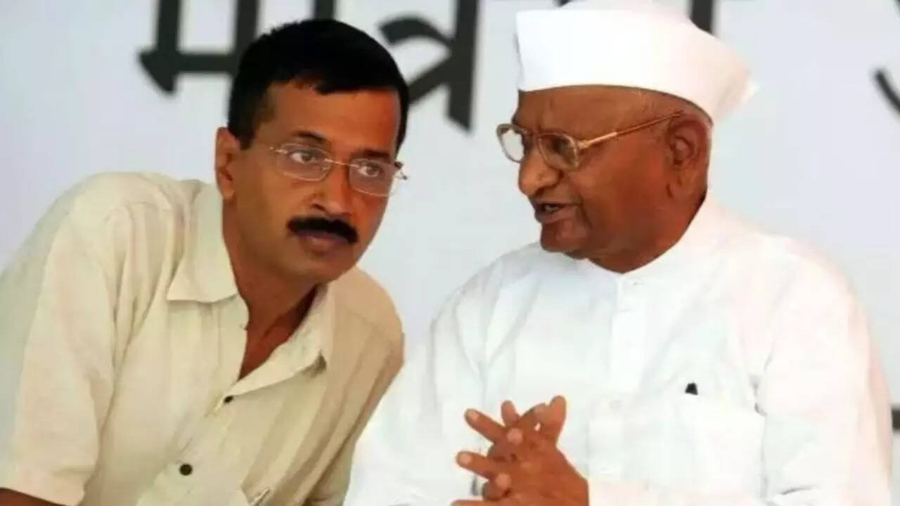 Anna Hazare Slams Arvind Kejriwal