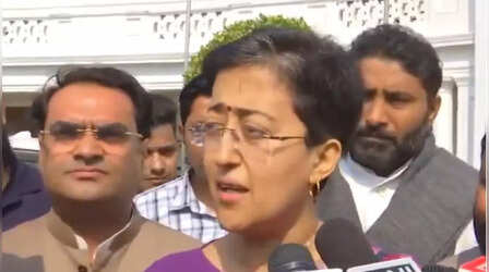 दलित और सिख विरोधी है भाजपा... आतिशी ने लगाया ये इल्जाम; AAP विधायकों ने CM ऑफिस के बाहर किया प्रदर्शन