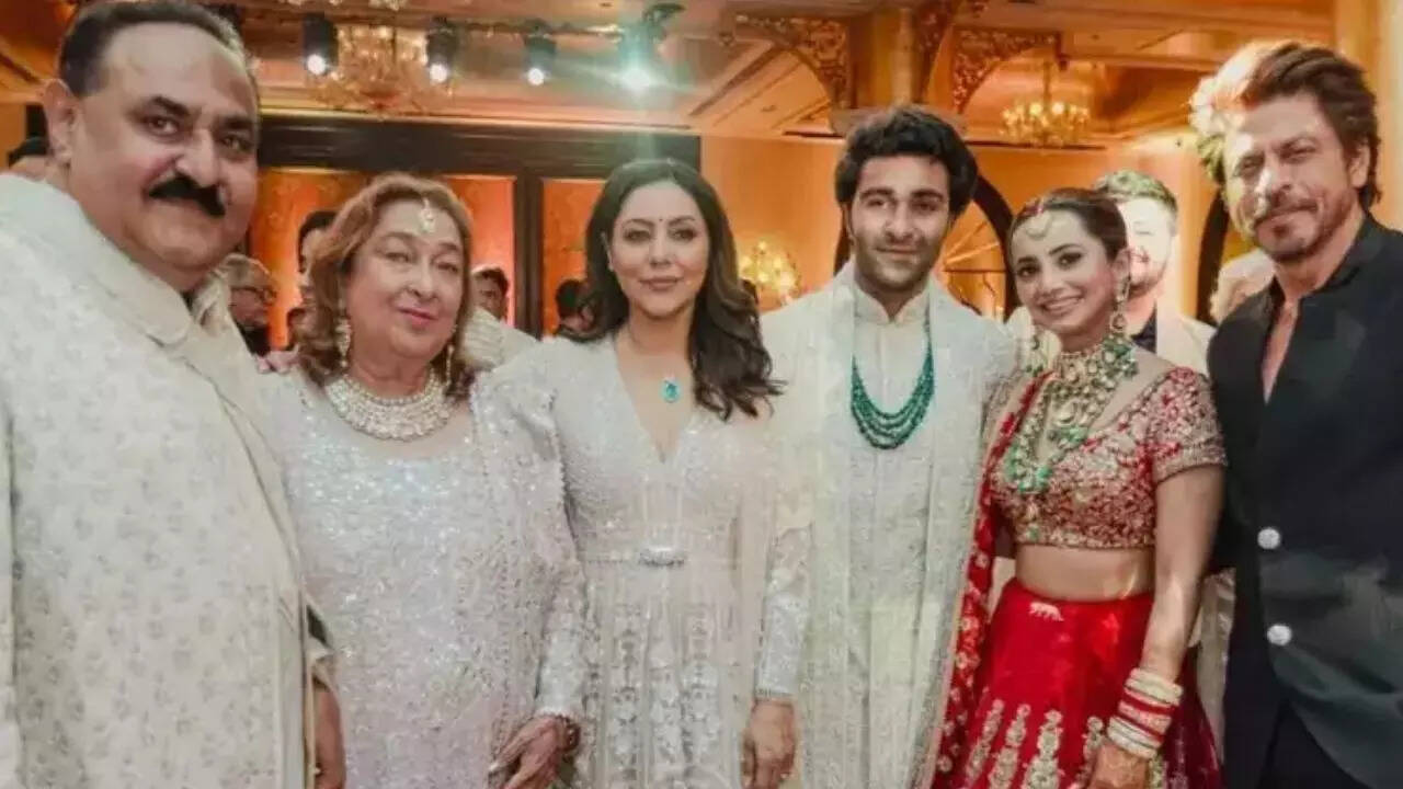 Shahrukh Khan attend Aadar Jain Wedding