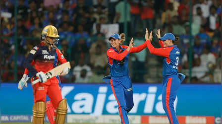 DCW vs RCBW: शेफाली की विस्फोटक पारी से प्लेऑफ में दिल्ली, आरसीबी की लगातार चौथी हार