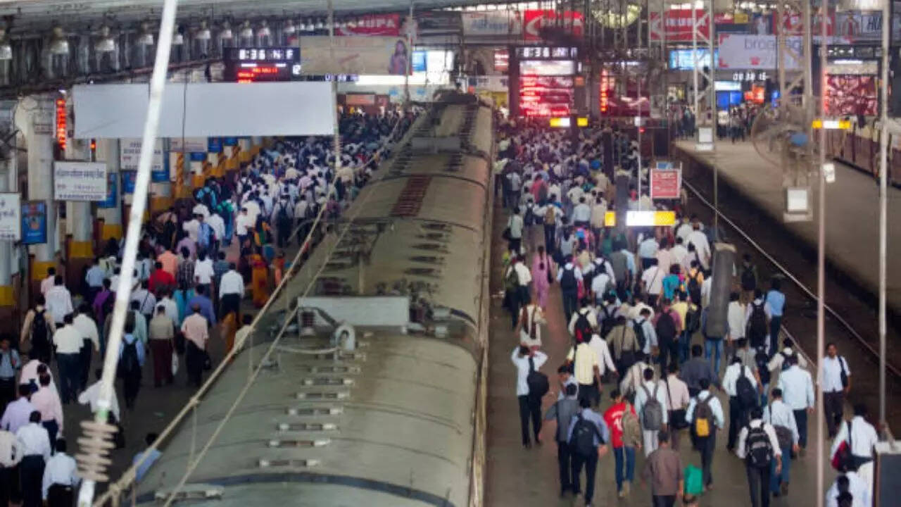Train station crowd