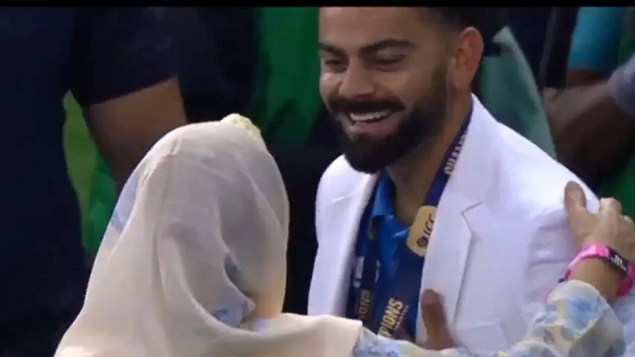 Champions Trophy, Virat Kohli Touches Feet Of Mohammad Shami Mother