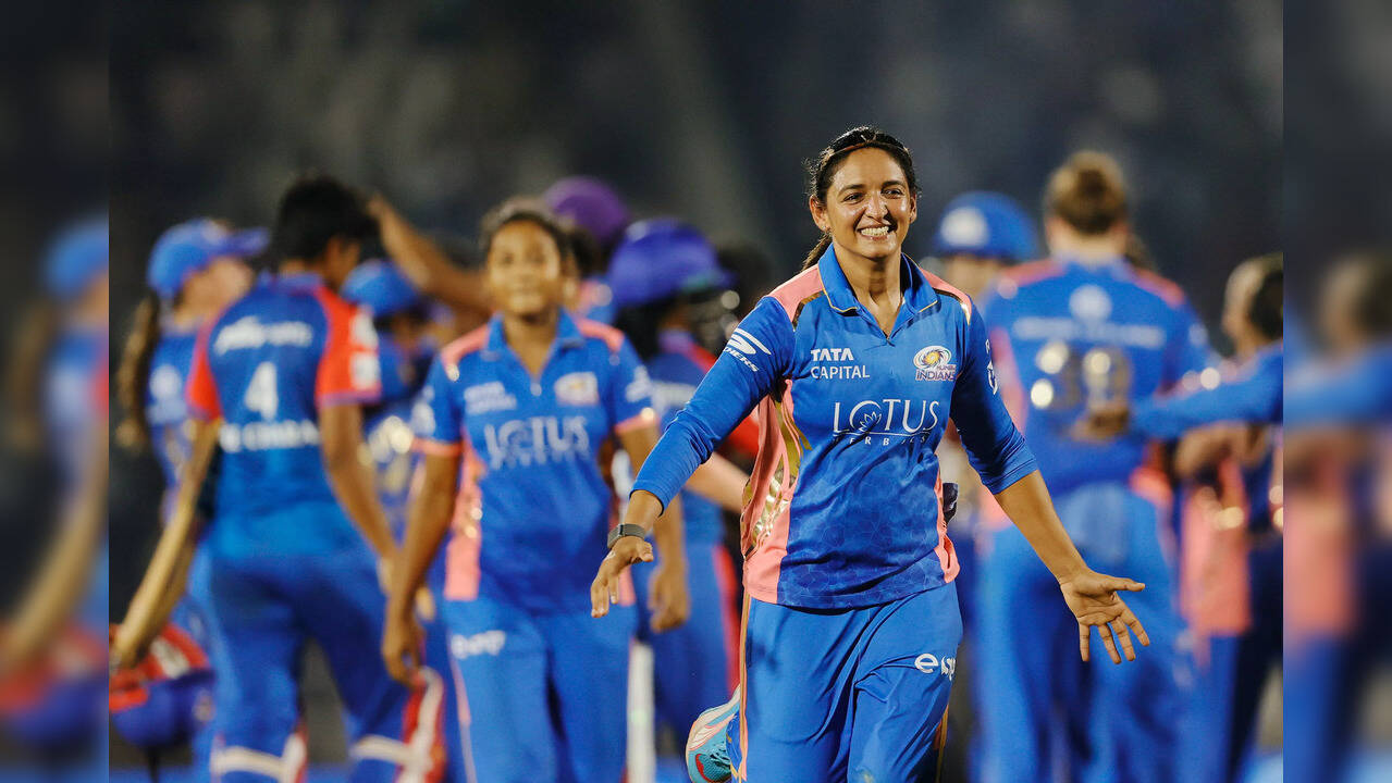 DCW vs MIW Highlights: दिल्ली कैपिटल्स को हराकर दूसरी बार WPL चैंपियन बनी मुंबई इंडियंस