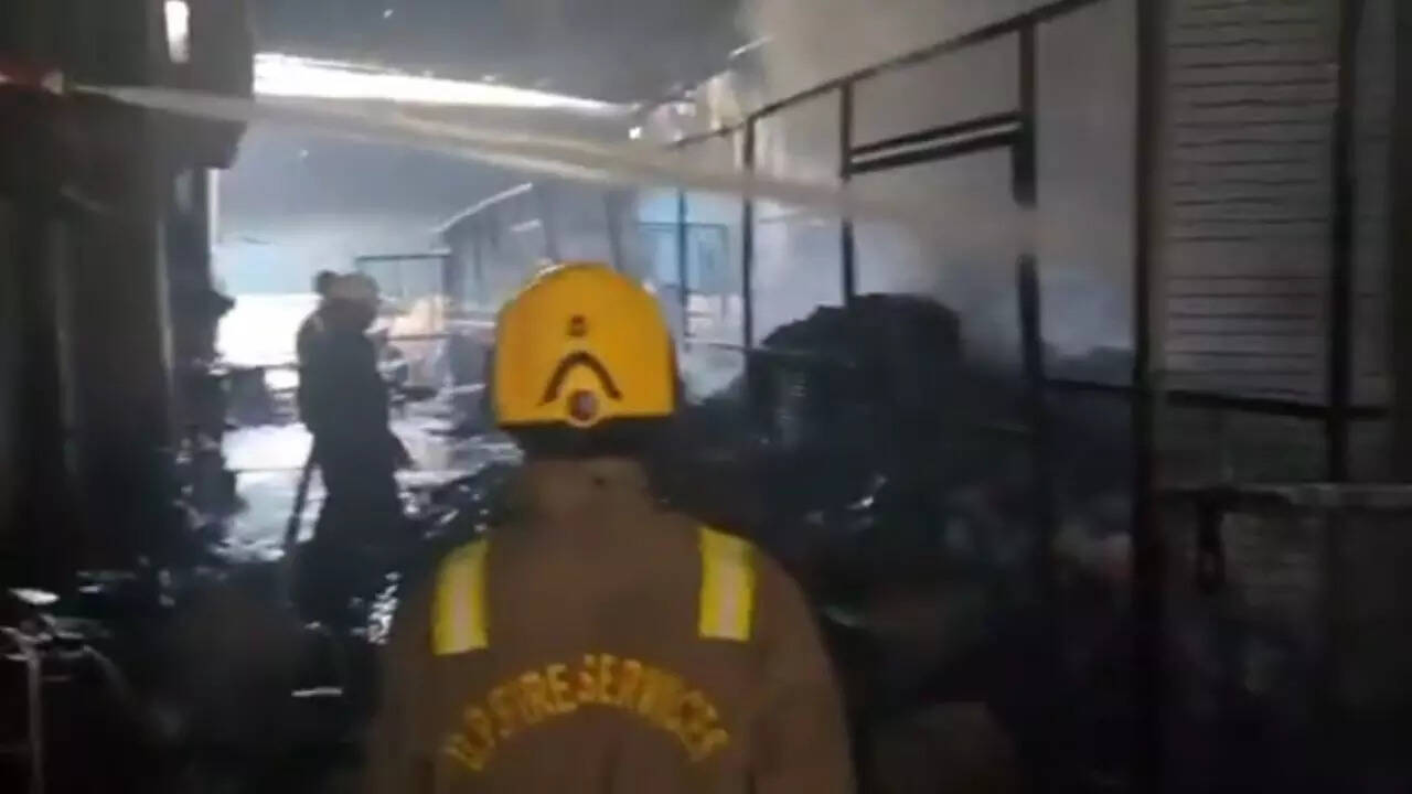 Fire in Noida