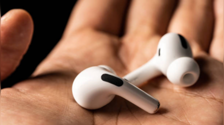भारत में बनेंगे Apple AirPods, प्रोडक्शन शुरू करने की तैयारी में कंपनी, जानें कीमत में कितना होगा फायदा