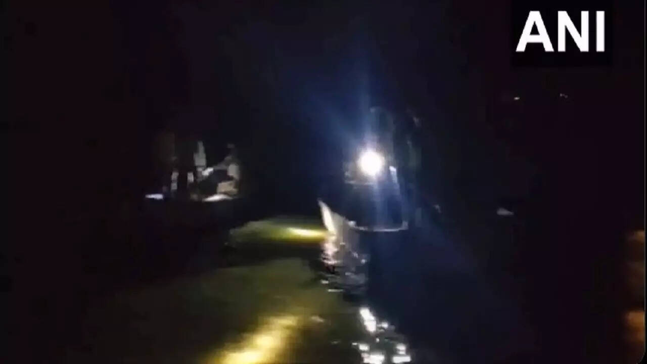 boat capsized