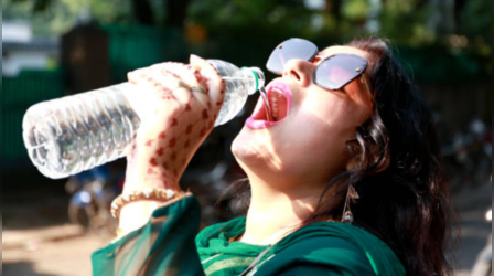 हेल्दी समझ खरीदकर पीते हैं बोतलों में पैक पानी, बीमार बनाकर छोड़ेगी ये गलती, FSSAI ने बताया सेहत के लिए बड़ा खतरा