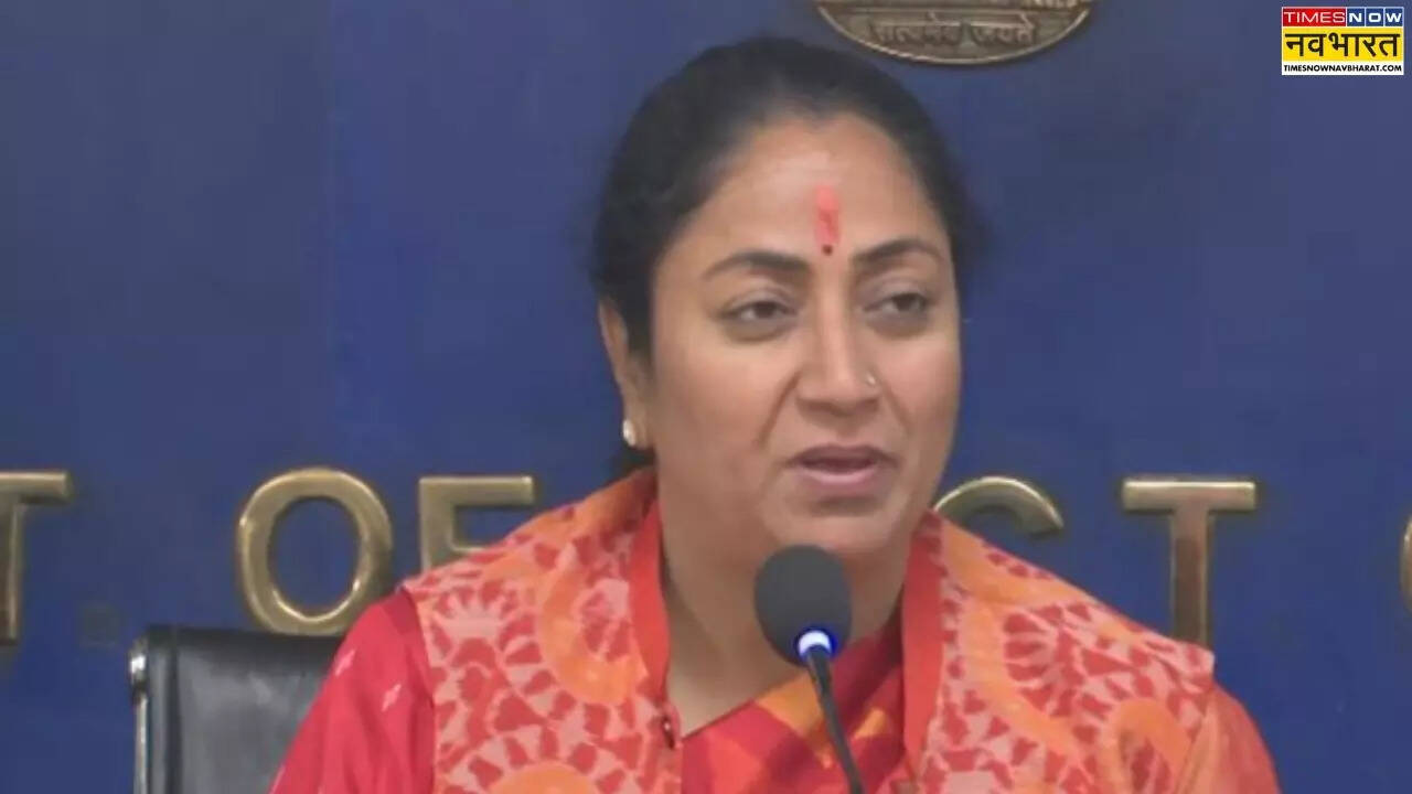 rekha gupta accused AAP in budget