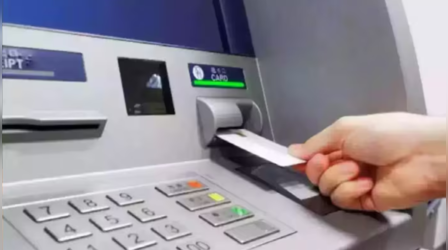 1 मई से ATM से पैसे निकालना हो जाएगा महंगा, जानें कितना बढ़ रहा चार्ज