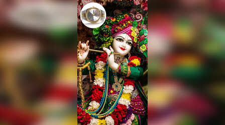 भारत का इकलौता मंदिर जहां भगवान पहनते हैं घड़ी, सालों से बिना रूके बता रही टाइम