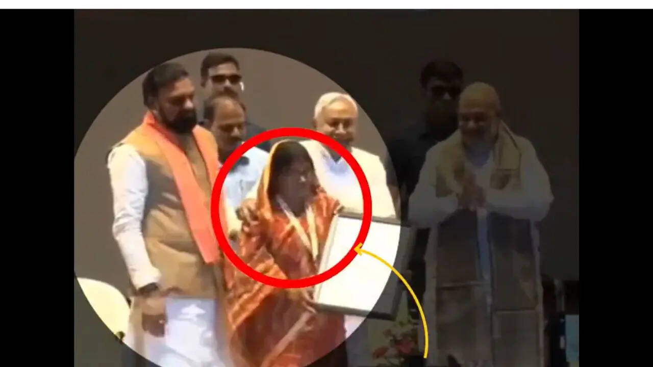 Nitish Kumar Viral Video
