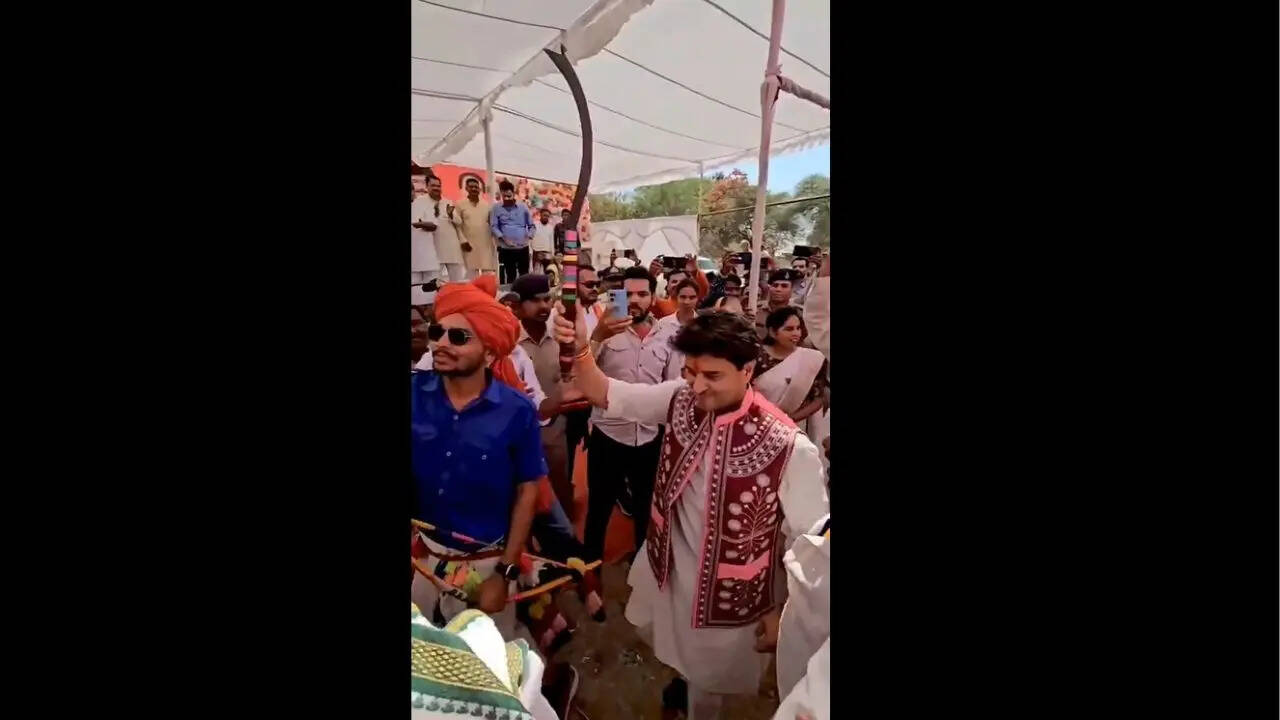 Jyotiraditya Scindia Dance Video