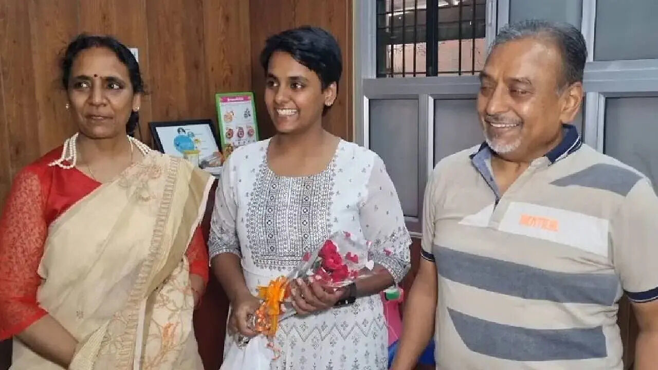 IPS Ishita Gupta Motivational story Daughter of a Doctor Couple got ...