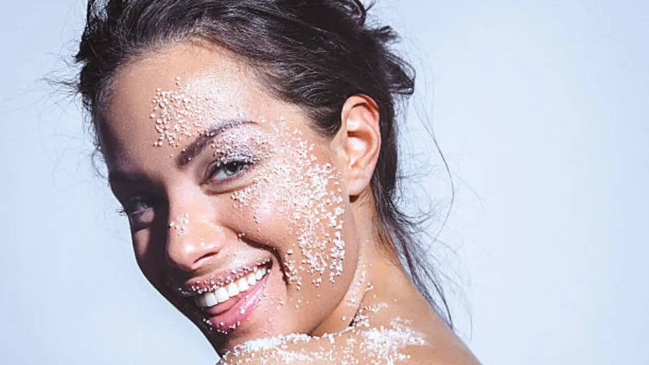 How to use sugar scrub on face