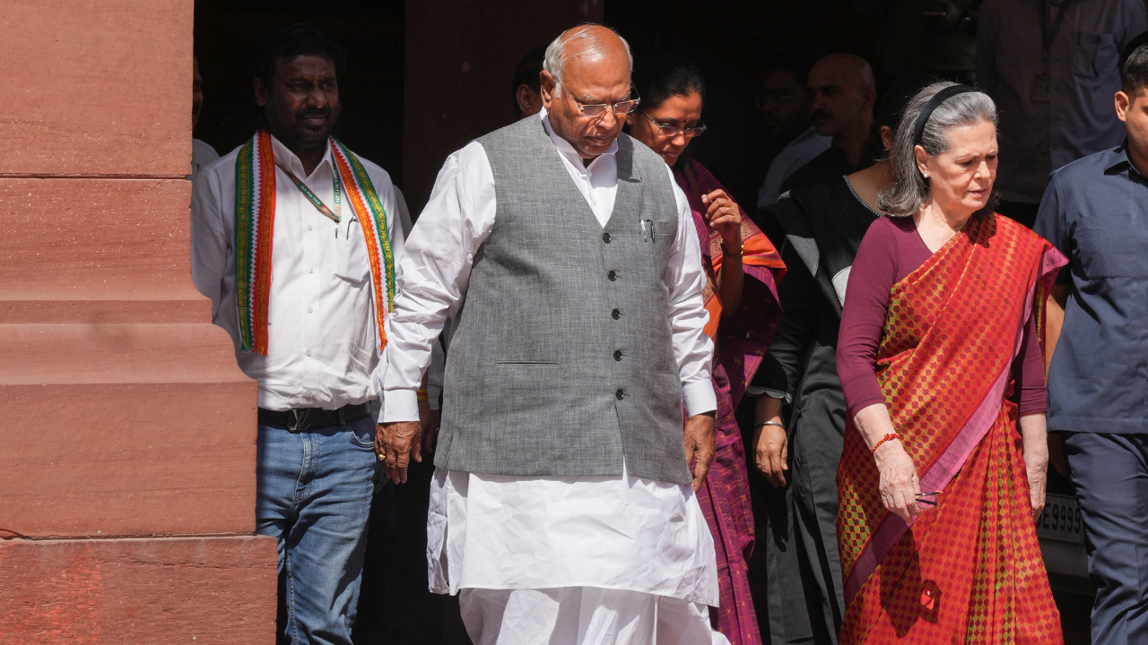 Sonia and kharge