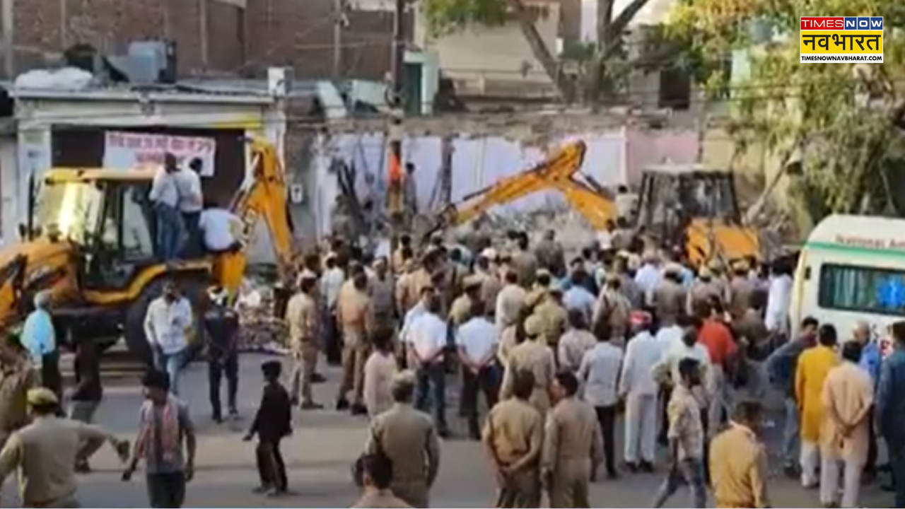 Shop Building collapsed in Agra